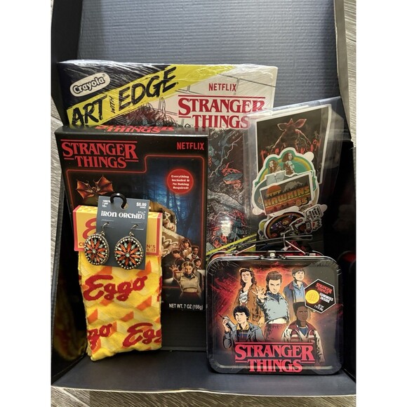 Stranger Things Collectors Box Bundle- Netflix TV Series Eggo Waffle Socks - Picture 8 of 9